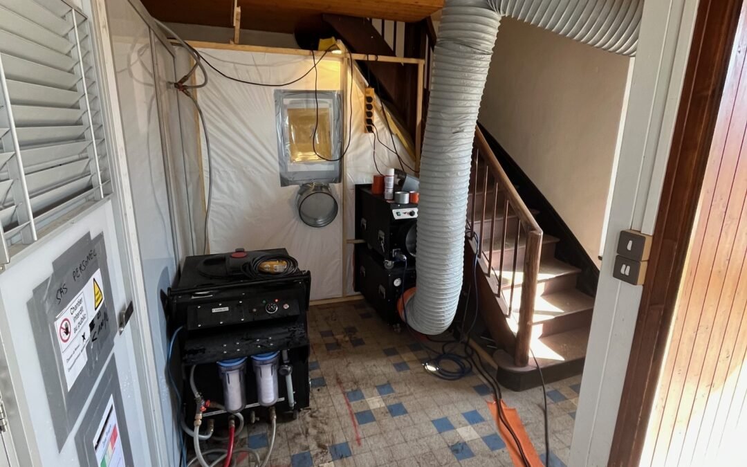 Dépose de faïence avec colle amiantée à Nâves-Parmelan (74370)